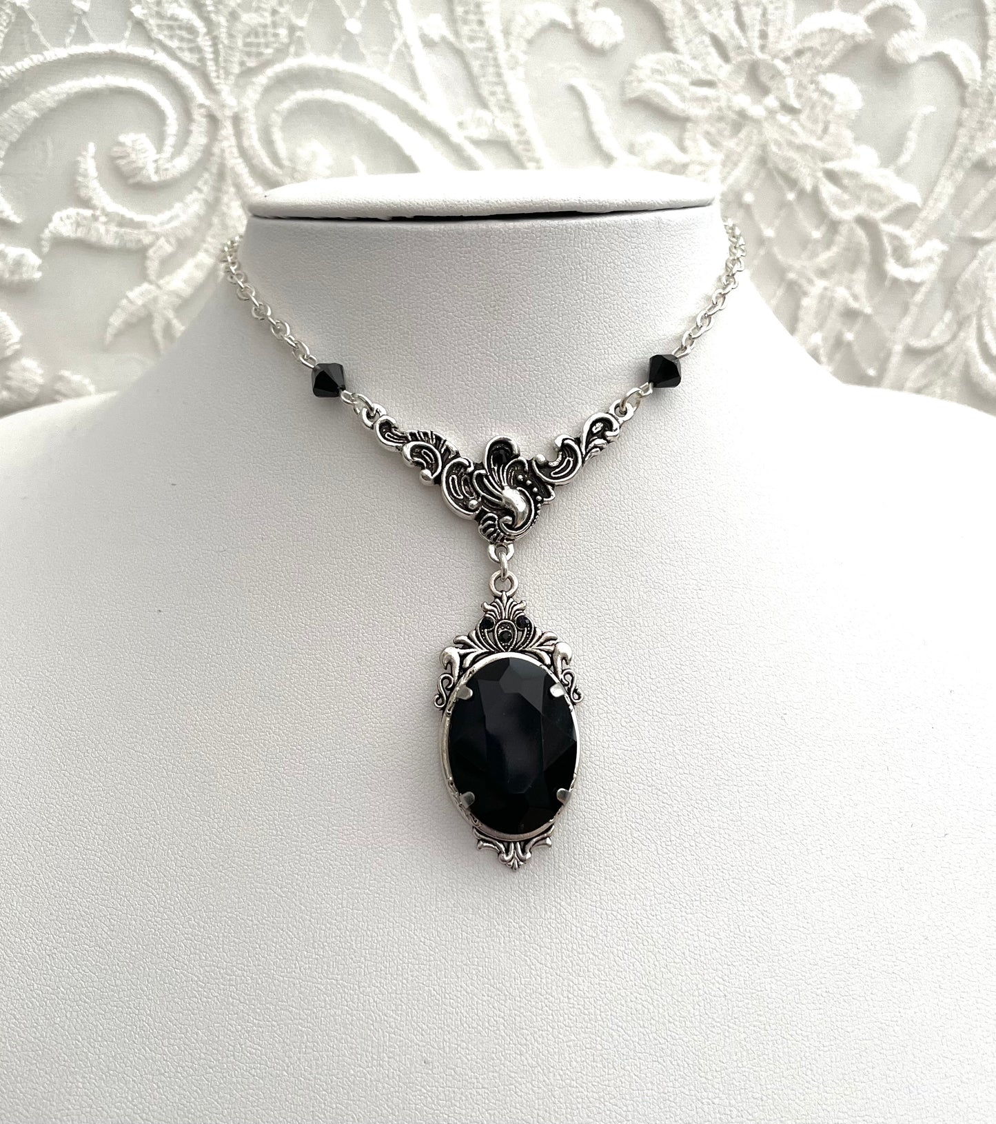 'Dark Queen' Necklace (Death Black)