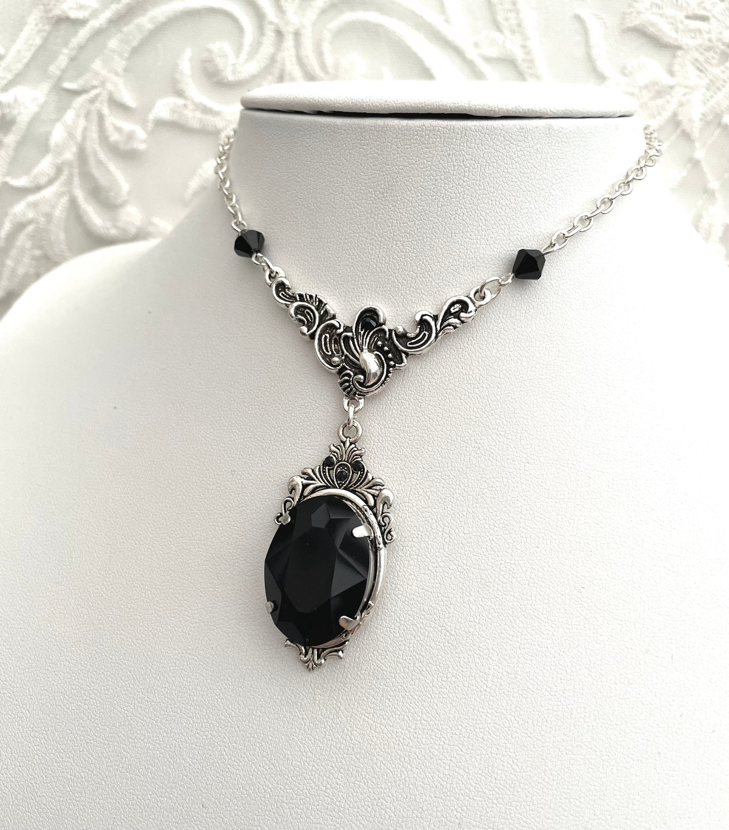 'Dark Queen' Necklace (Death Black)
