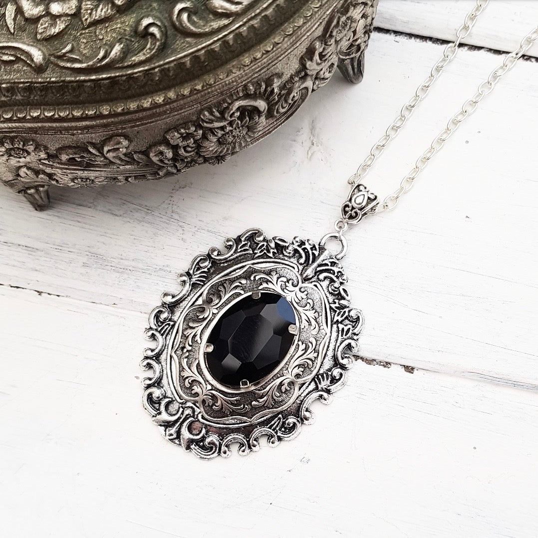 'Lestat' Pendant Necklace (Death Black)